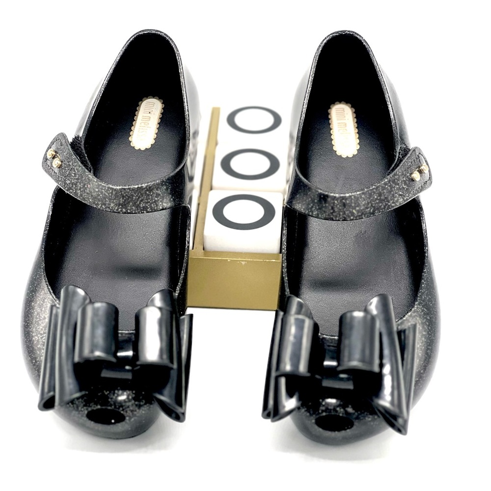 Mini Melissa Girls Shoes 

Why I Love It Comfort, Style, Fit, Durability.